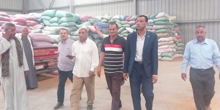 وكيل زراعة أسيوط يتفقد الشون بمنفلوط والقوصية..ويتابع زراعات الينسون والبنجر  1 وكيل زراعة أسيوط يتفقد الصوامع