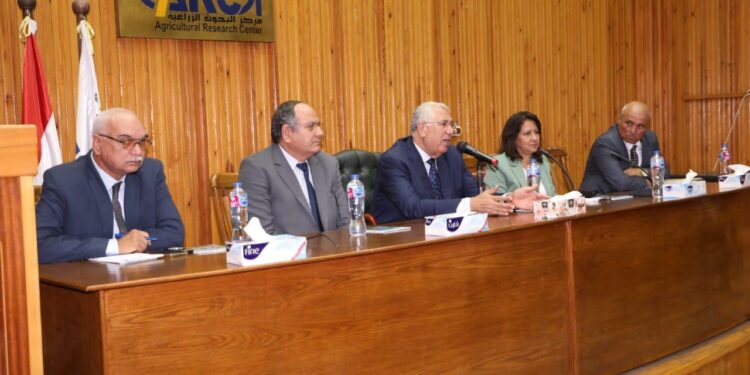 وزير الزراعة يدشن مبادرة مركز البحوث الزراعية لتفعيل دور المراكز الإرشادية فى(9) محافظات 1 وزير الزراعة يدشن مبادرة مركز البحوث الزراعية لتفعيل دور المراكز الإرشادية فى(9) محافظات