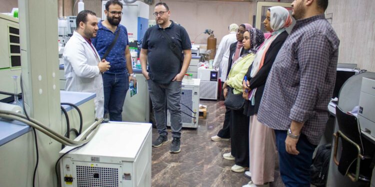 متبقيات المبيدات يشارك  في تنفيذ الدبلومة المهنية الثانية بالتعاون مع إحدى شركات القطاع الخاص 1 متبقيات المبيدات