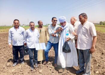 وكيل زراعة أسيوط يتفقد الحقول الإرشادية بالبداري