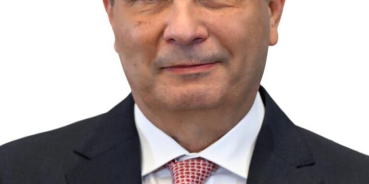 وزير الزراعة يوجه الاهتمام بالبحث العلمى والإرشاد الزراعي والبيطري 1 الزراعة