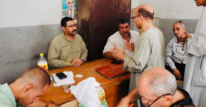 وكيل زراعة المنيا يقوم بجولات تفتيشية مفاجئة على الجمعيات الزراعية للتأكد من صرف الأسمدة 1 وكيل زراعة المنيا يتابع صرف الأسمدة للمزارعين