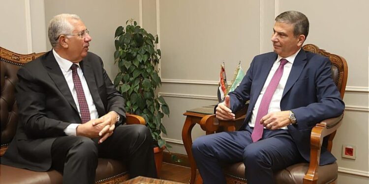 وزير الزراعة يستقبل السيد القصير