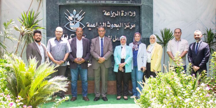 مدير معمل “متبقيات المبيدات” تستقبل رئيس هيئة الاستشعار من البعد وعلوم الفضاء