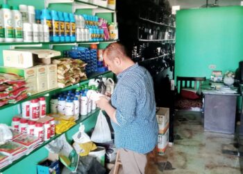 زراعة البحيرة تقوم بحملة تفتيشية على محلات المبيدات