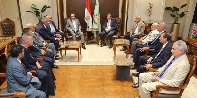 وزير الزراعة يستقبل أعضاء لجنة الزراعة والري بمجلس الشيوخ 1 وزير الزراعة