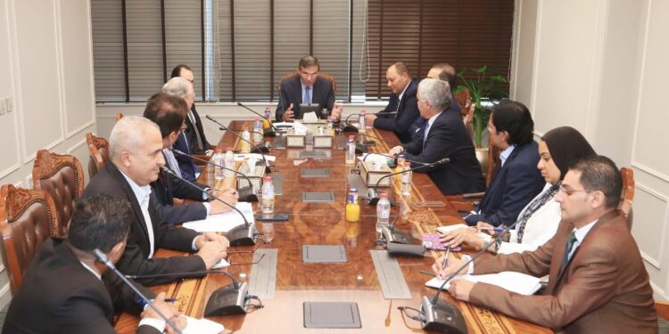 وزير الزراعة ورئيس اتحاد مصدري اللحوم والدواجن البرازيلي يبحثان تعزيز التعاون المشترك 1 وزير الزراعة