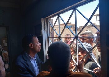 زيارة مفاجئة لوكيل زراعة أسيوط لمتابعة صرف  الأسمدة