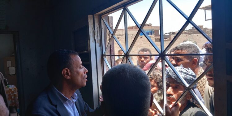 زيارة مفاجئة لوكيل زراعة أسيوط لمتابعة صرف  الأسمدة