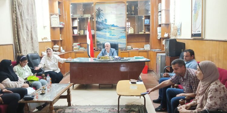 زراعة بني سويف:تذليل كافة  العقبات لإنجاح الزراعات التعاقدية لمحصول فول الصويا 1 الاجتماع الأول للزراعة التعاقدية لمحصول فول الصويا بزراعة بني سويف