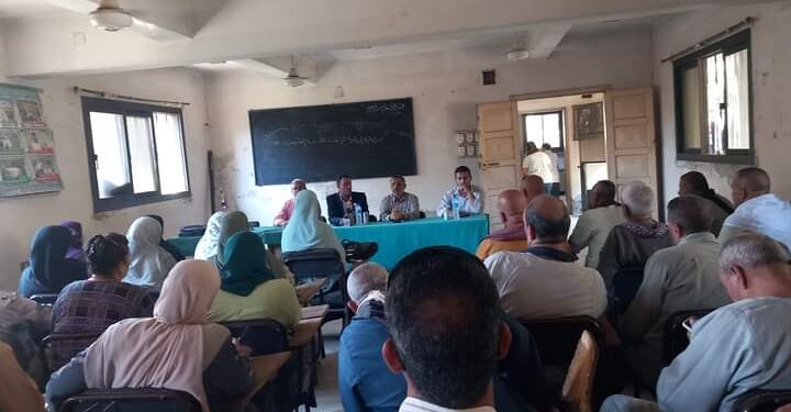 زراعة أسيوط تعقد ندوة إرشادية..وتنظم 3 فرق ريفية لمحصول الذرة الشامية 1 ندوة إرشادية عن مجابهة الحرق المكشوف بزراعة أسيوط