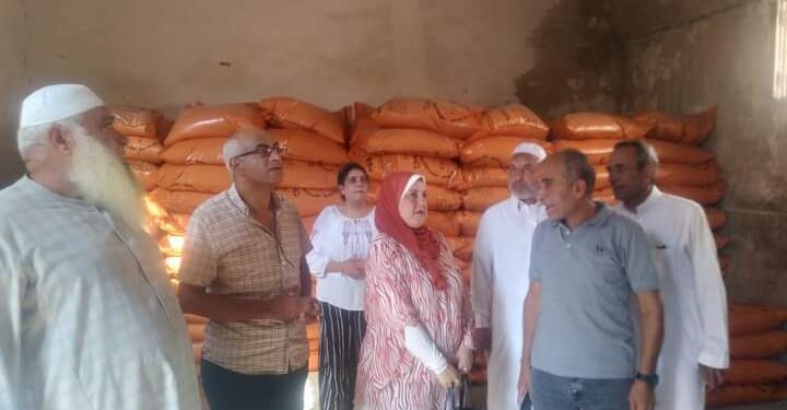 وكيل زراعة الإسكندرية يتابع صرف الأسمدة بالجمعيات الزراعية 1 صرف الأسمدة