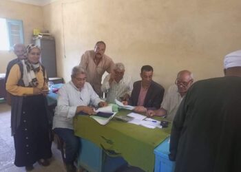 وكيل زراعة أسيوط يتابع صرف الأسمدة بالجمعيات الزراعية