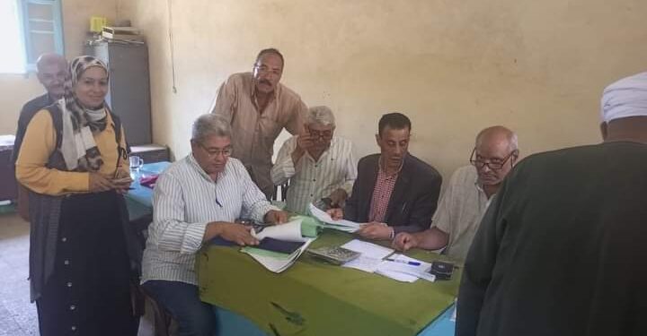 زراعة أسيوط تتابع الزراعات الصيفية..وتراجع صرف الأسمدة بالجمعيات الزراعية 1 وكيل زراعة أسيوط يتابع صرف الأسمدة بالجمعيات الزراعية