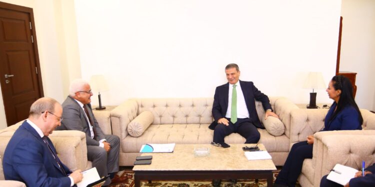 "الزراعة" و "التضامن" يبحثان مد مظلة الحماية الاجتماعية والتأمينية لأصحاب الحيازات الزراعية الصغيرة 1 الزراعة