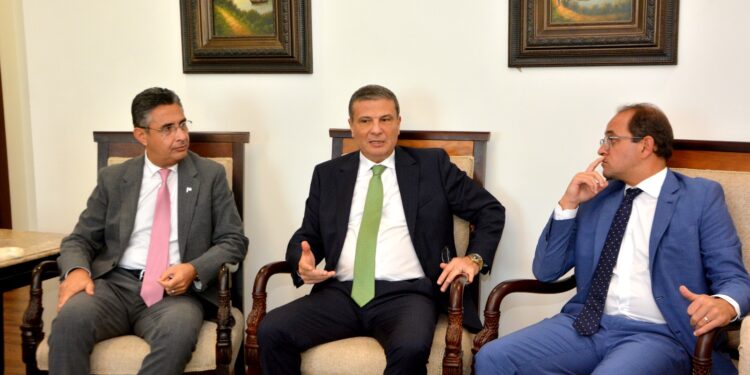 وزراء "الزراعة" و"التموين" و"المالية" يبحثون بعض الموضوعات المشتركة 1 الزراعة