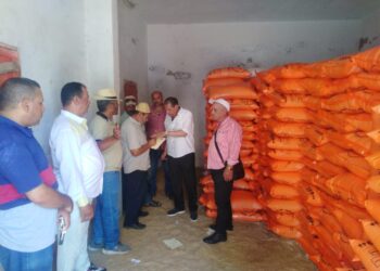 وكيل زراعة البحيرة يتابع صرف الأسمدة بالجمعيات الزراعية