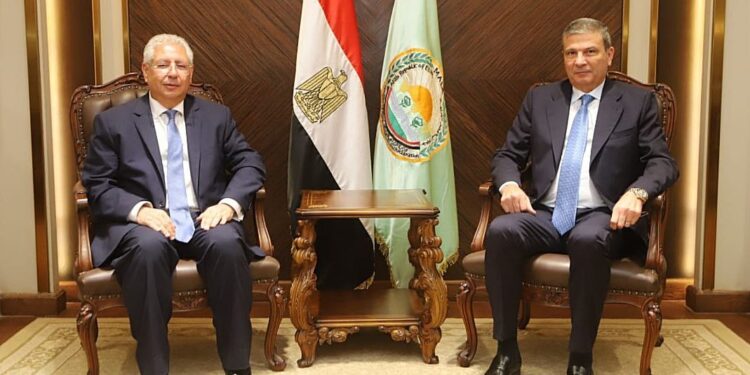 وزير الزراعة يستقبل السفير المصري بالكويت لبحث التعاون بين البلدين 1 وزير الزراعة يلتقي السفير المصري بالكويت