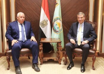 وزير الزراعة يتابع مع محافظ الوادي الجديد ملفات التعاون المشترك