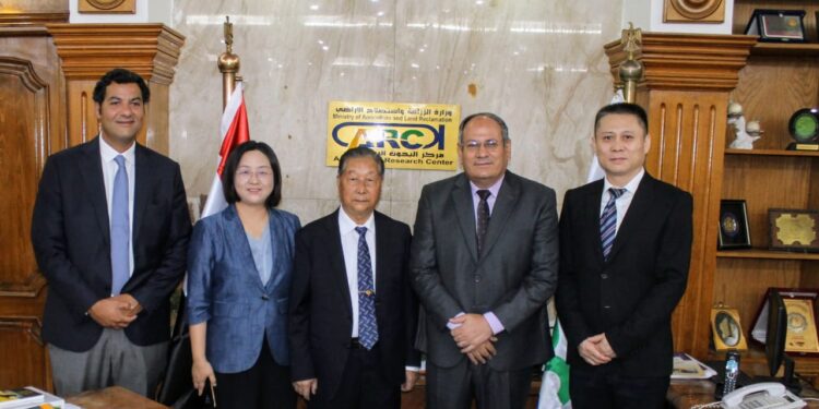 "البحوث الزراعية" يستقبل وفد صيني لبحث التعاون في مجال البحوث التطبيقية والأعلاف غير التقليدية 1 “البحوث الزراعية” يستقبل وفد صيني لبحث التعاون في مجال البحوث التطبيقية والأعلاف غير التقليدية