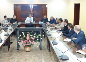 وزير الزراعة يؤكد لقيادات التعاونيات ضرورة القيام بدورها في توفير مستلزمات الإنتاج وتسويق المحاصيل