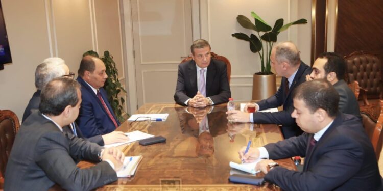 وزير الزراعة يبحث مع السفير البيلاروسي بالقاهرة التعاون في مجال الميكنة الزراعية والصادرات الزراعية 1 وزير الزراعة