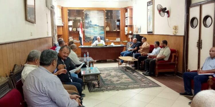 زراعة بني سويف تنفذ ندوة إرشادية ويوم حقل لمحصول القطن ..وتبحث تطبيق التيسيرات الجديدة في التصالح 1 اجتماع زراعة بني سويف لبحث قانون التصالح