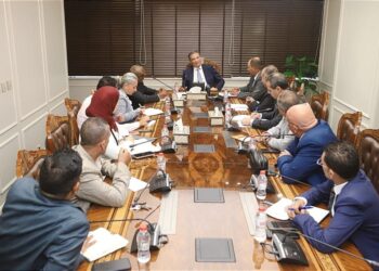 وزير الزراعة يبحث مع البعثة الإشرافية للإيفاد جهود تنمية البيئات الصحراوية في مطروح