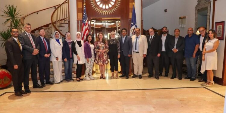 السفيرة الأمريكية بالقاهرة تلتقي مسؤولي مكتب الشئون الزراعية الخارجية بالحجر الزراعي