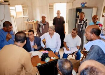 وكيل زراعة أسيوط خلال مشاركته بالجولات الميدانية