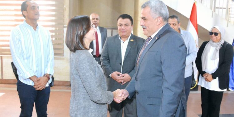 المدير التنفيذي لجهاز حماية وتنمية البحيرات يلتقي محافظ البحيرة لبحث سبل التعاون المشترك