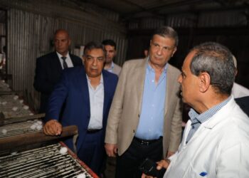 وزير الزراعة ومحافظ الدقهلية ورئيسا لجنة الزراعة بـ النواب والشيوخ يتفقدون محطة إنتاج البيض ومصنع الأعلاف التابعين للإصلاح الزراعي 2 محطة إنتاج البيض