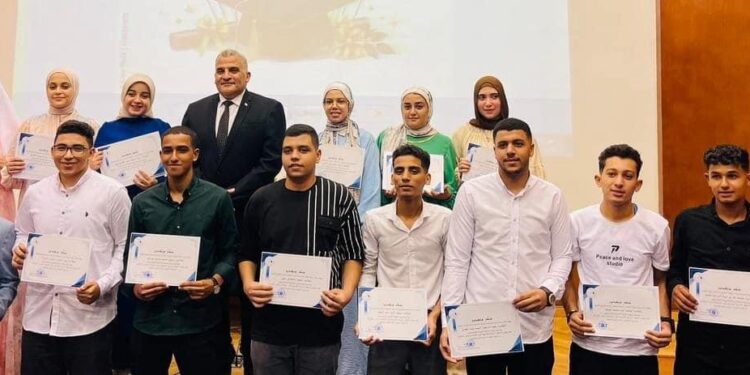 جهاز حماية وتنمية البحيرات يكرم أوائل الثانوية العامة من أبناء العاملين بالجهاز ومناطقه 1 جهاز حماية وتنمية البحيرات