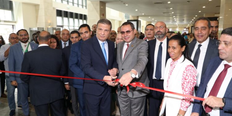 وزير الزراعة يفتتح الدورة ال 36 لمعرض ومؤتمر صحارى الزراعي الدولي 1 وزير الزراعة