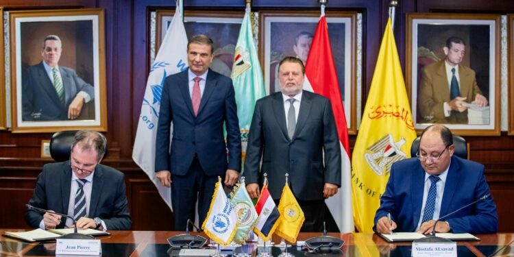 توقيع اتفاقية المرحلة الثانية لمشروع دعم صغار المزارعين بين"الزراعة" وبرنامج الأغذية العالمي 1 صغار المزارعين