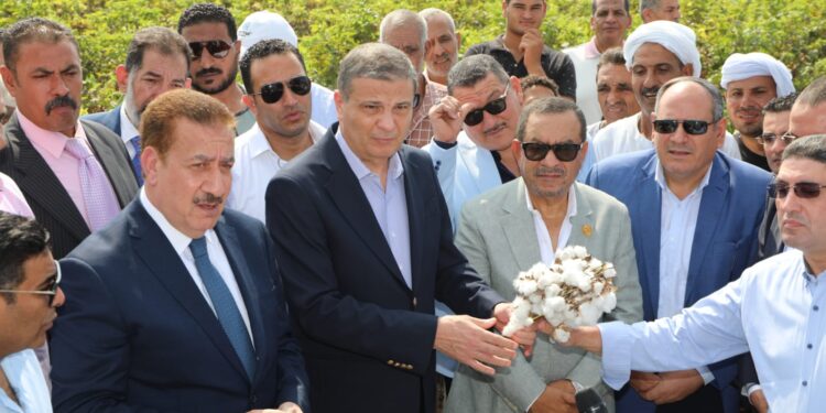 وزير الزراعة يفتتح موسم جني القطن في محافظة المنوفية بالتزامن مع احتفالات عيد الفلاح 1 وزير الزراعة