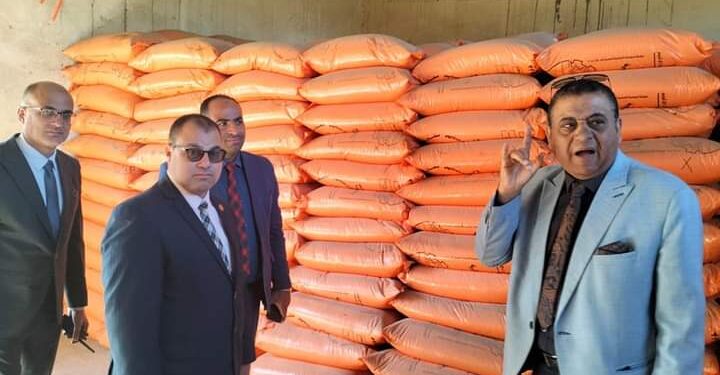 وكيل زراعة كفر الشيخ يقوم بالتفتيش على أرصدة الأسمدة بإدارة بيلا الزراعية 1 زراعة كفر الشيخ