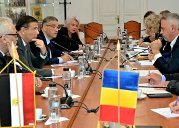 وزير الزراعة يبحث مع نظيره الروماني تكثيف سبل التعاون بين البلدين في القطاع الزراعي