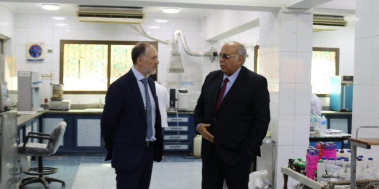 بحوث الصحراء يبحث التعاون وتبادل الخبرات مع إحدى الشركات العالمية المتخصصة في مجال تحلية المياة والملوحة 1 بحوث الصحراء يبحث التعاون وتبادل الخبرات مع إحدى الشركات العالمية المتخصصة في مجال تحلية المياة والملوحة