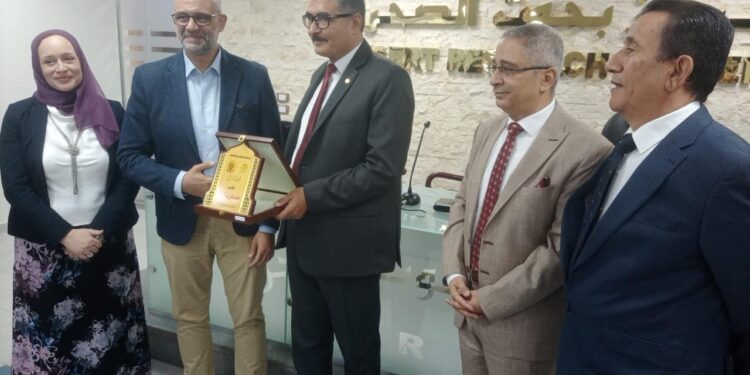 «بحوث الصحراء» يحتفل بتكريم المتميزين في الملتقى السنوي الثالث لنادي أعضاء هيئة البحوث 1 بحوث الصحراء