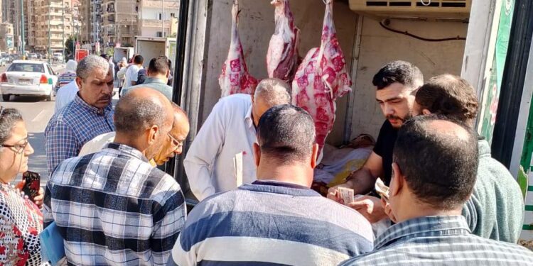 «الزراعة » :13 منفذا متحركا لتوفير المنتجات الغذائية بأسعار مخفضة بالفيوم 1 المنتجات الغذائية