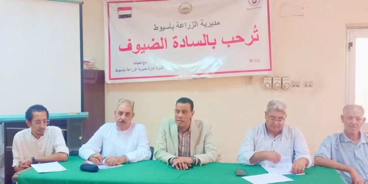 «زراعة أسيوط» تطالب المزارعين بالإبلاغ الفوري عن مخالفات صرف الأسمدة..و7 توجيهات لمديرى الإدارات في عمليات التوزيع 1 زراعة أسيوط