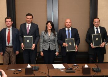 توقيع وثيقة مشروع القطن المصري بين وزارتي الصناعة والزراعة ومنظمة اليونيدو