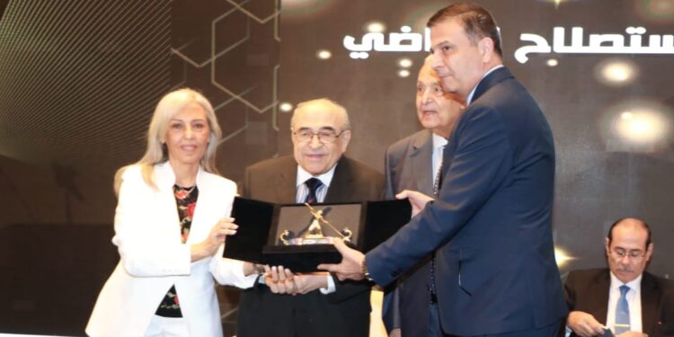 مؤتمر “الناس والبنوك” يكرم علاء فاروق وزير الزراعة لخبرته وإنجازاته المصرفية على مدار ٤٠ عاما