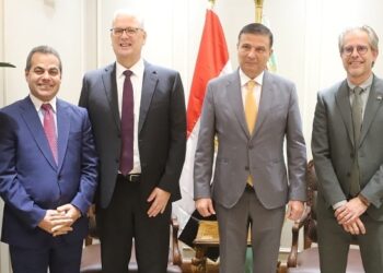 «فاروق» يبحث مع السفير الهولندي التعاون لاستنباط الأصناف عالية الإنتاجية والجودة و الصوب الزراعية