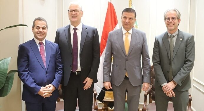 «فاروق» يبحث مع السفير الهولندي التعاون لاستنباط الأصناف عالية الإنتاجية والجودة و الصوب الزراعية 1 «فاروق» يبحث مع السفير الهولندي التعاون لاستنباط الأصناف عالية الإنتاجية والجودة و الصوب الزراعية