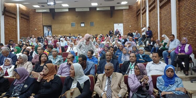 رئيس البحوث الزراعية يستعرض تقريرا بأنشطته وإنجازات معهد بحوث أمراض النباتات خلال أكتوبر 2024 1 البحوث الزراعية