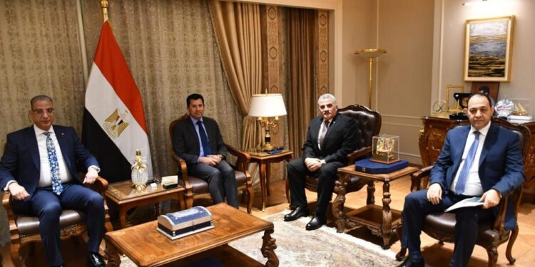 «حماية البحيرات»:تعزيز التعاون المشترك بين جهاز حماية وتنمية البحيرات ووزارة الشباب و الفيوم 1 «حماية البحيرات»:تعزيز التعاون المشترك بين جهاز حماية وتنمية البحيرات ووزارة الشباب و الفيوم