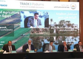 وزير الزراعة يطلق فعاليات المائدة المستديرة الأولى حول مستقبل الزراعة في مصر