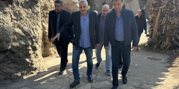 وزير الزراعة يتفقد حديقة الأسماك بالزمالك ويوجه بتطويرها وتوفير سبل الراحة للزائرين 1 وزير الزراعة